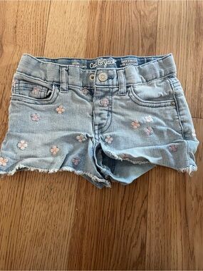 Cat & Jack floral embroidered shorts - 4T